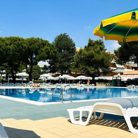 Ideal Getaway With Pool * Bibione