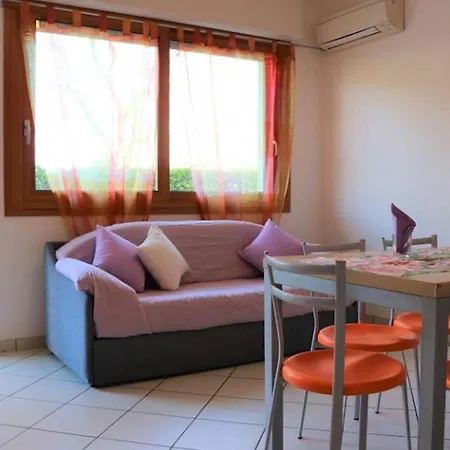 Ideal Getaway With Pool Apartment *