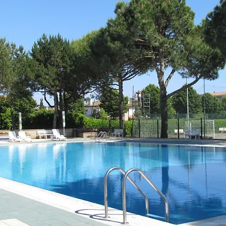 Ideal Getaway With Pool